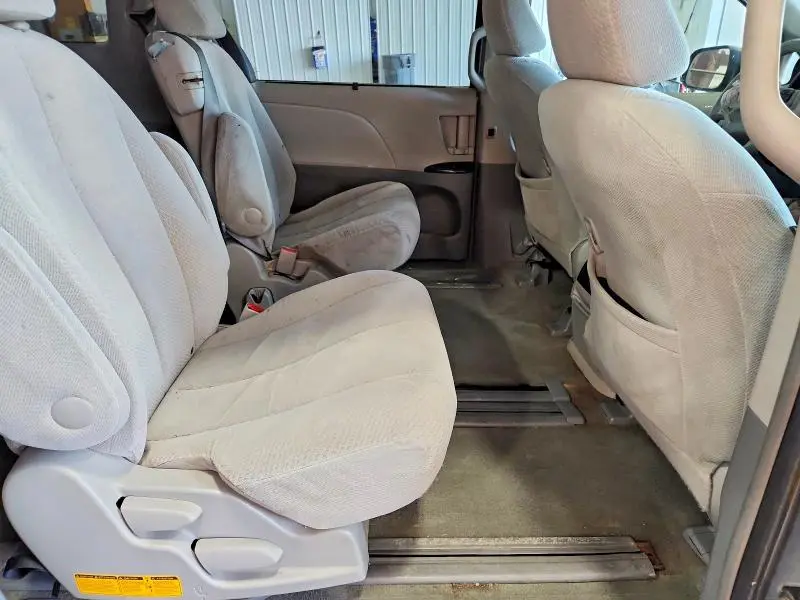 2014 TOYOTA SIENNA LE 8-PASSENGER  