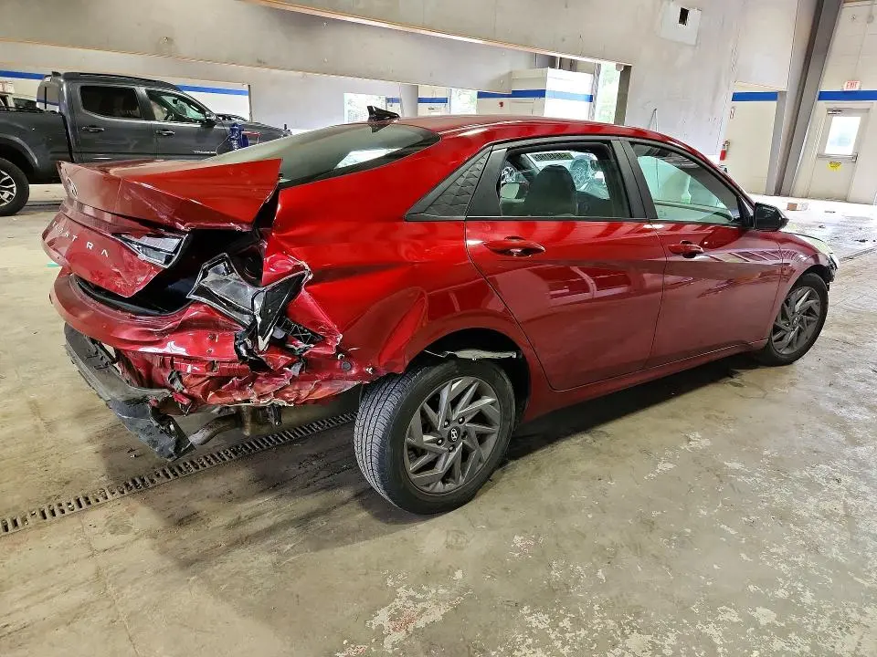2024 HYUNDAI ELANTRA   