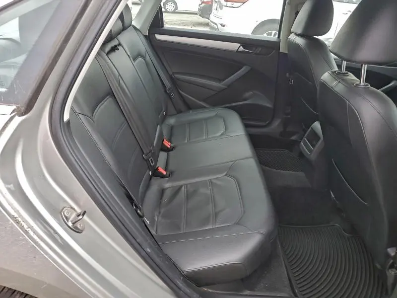 2012 VOLKSWAGEN PASSAT SE  