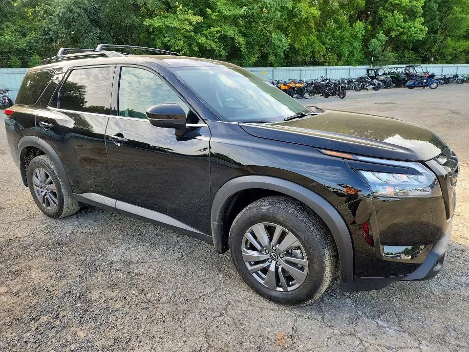 2025 NISSAN PATHFINDER SV  