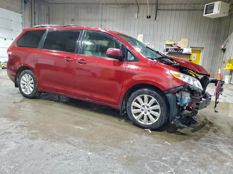 2014 TOYOTA SIENNA LE 7-PASSENGER  