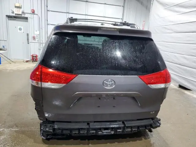 2011 TOYOTA SIENNA LE