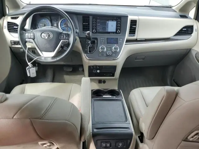 2019 TOYOTA SIENNA XLE