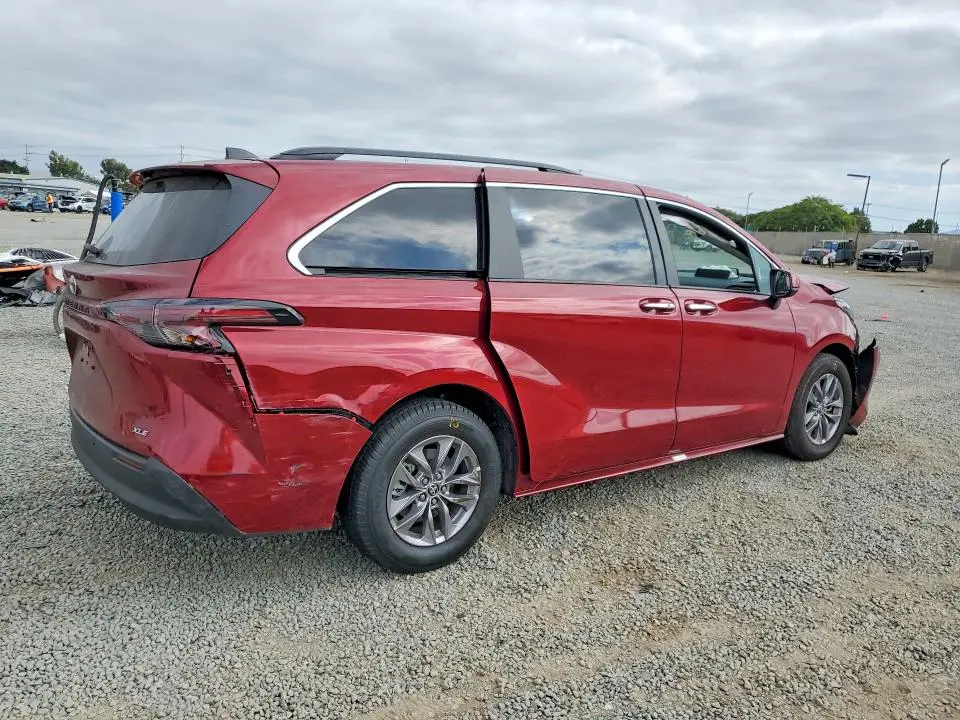 2026 TOYOTA SIENNA XLE 8-PASSENGER  