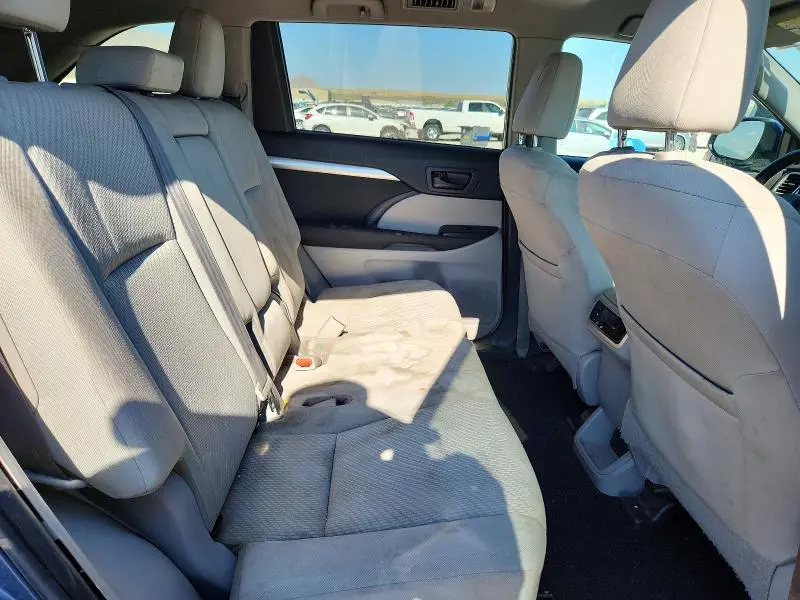 2019 TOYOTA HIGHLANDER LE  