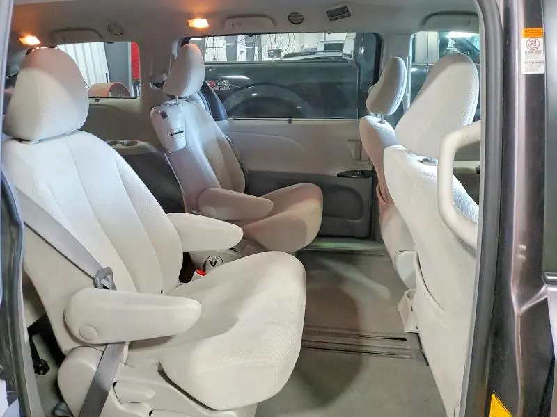 2013 TOYOTA SIENNA LE  