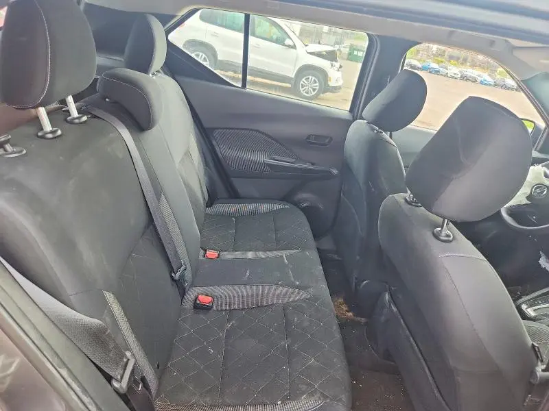 2019 NISSAN KICKS S  