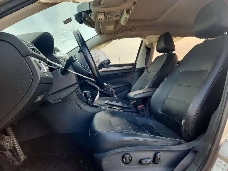 2018 VOLKSWAGEN PASSAT SE  
