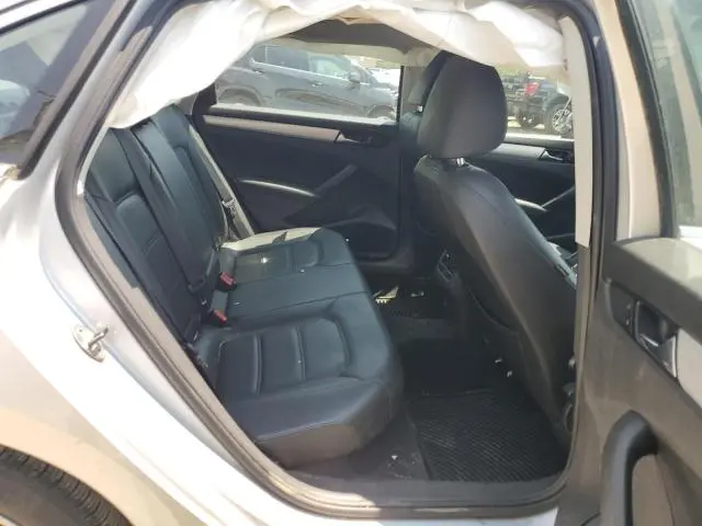 2013 VOLKSWAGEN PASSAT SE  