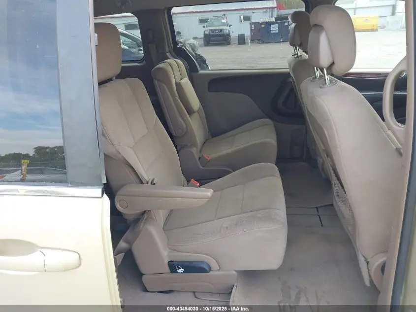 2011 CHRYSLER TOWN & COUNTRY TOURING