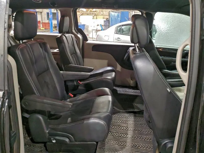 2016 DODGE GRAND CARAVAN SE  