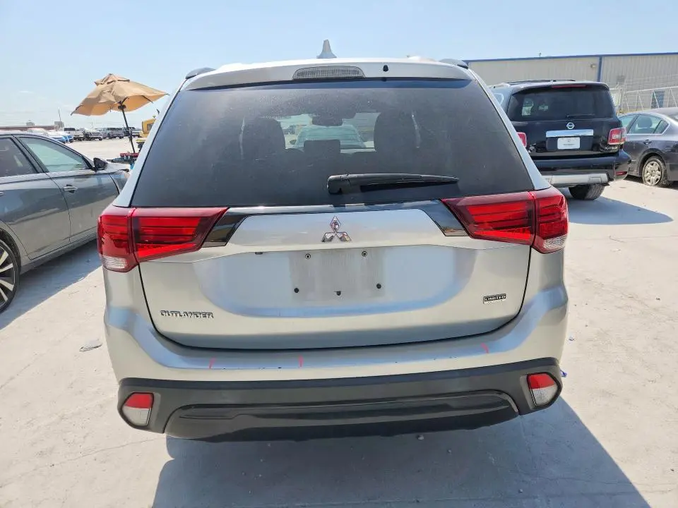 2020 MITSUBISHI OUTLANDER SE  