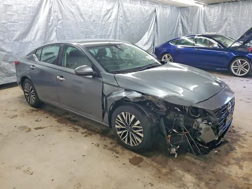 2023 NISSAN ALTIMA SV  
