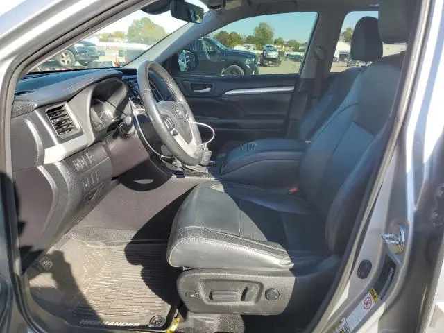 2018 TOYOTA HIGHLANDER SE  