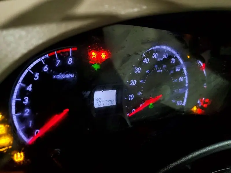 2011 TOYOTA SIENNA LE 8-PASSENGER  