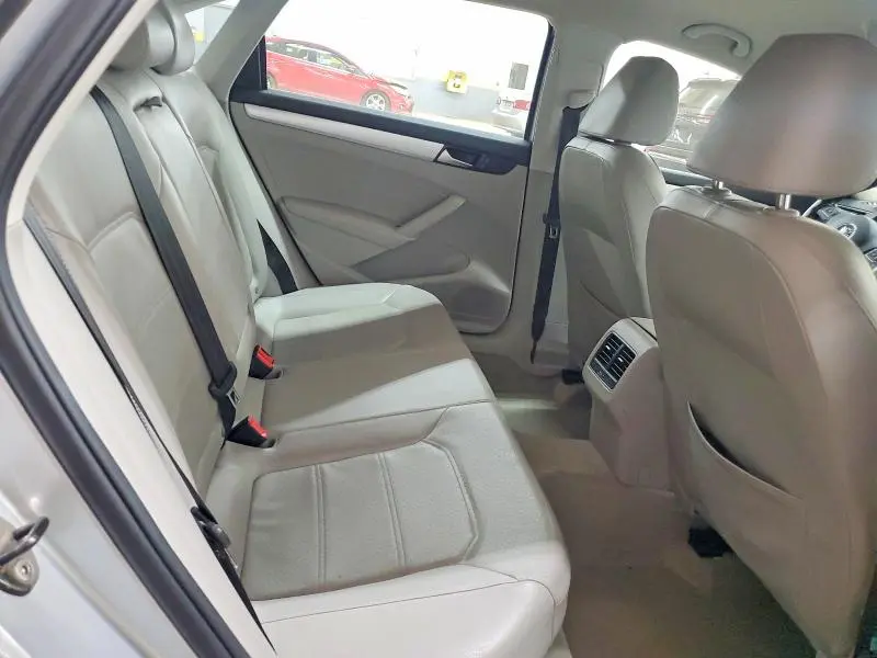 2013 VOLKSWAGEN PASSAT SE  