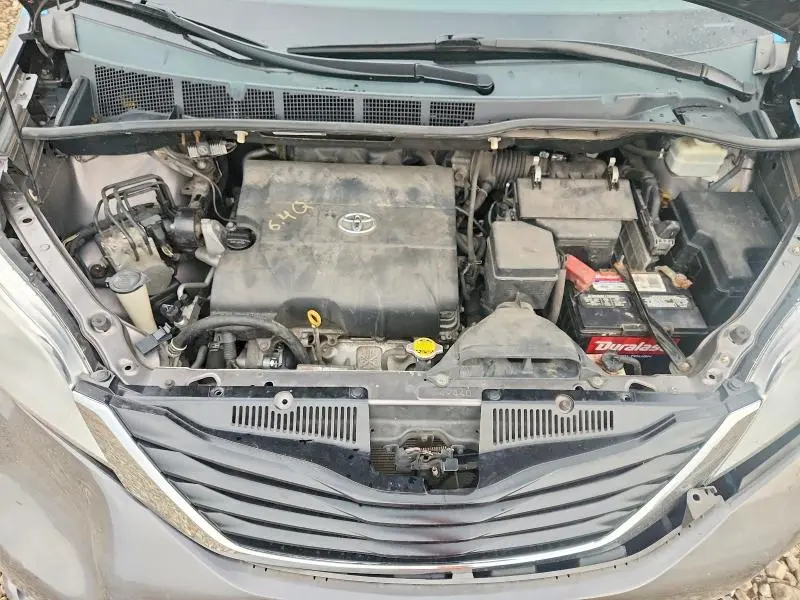 2011 TOYOTA SIENNA LE  
