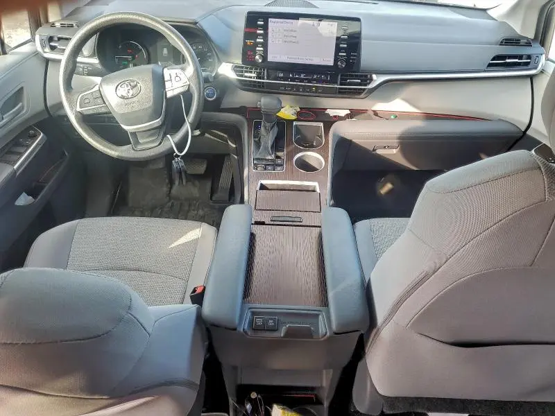 2021 TOYOTA SIENNA LE  