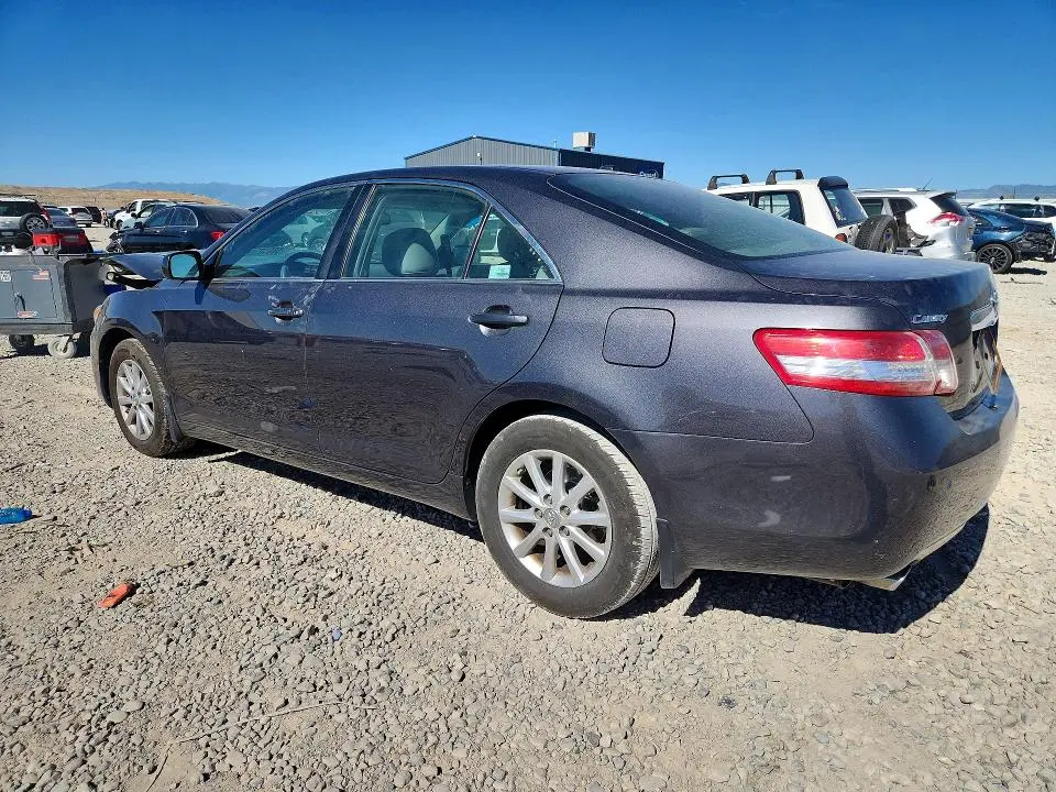 2011 TOYOTA CAMRY XLE V6  