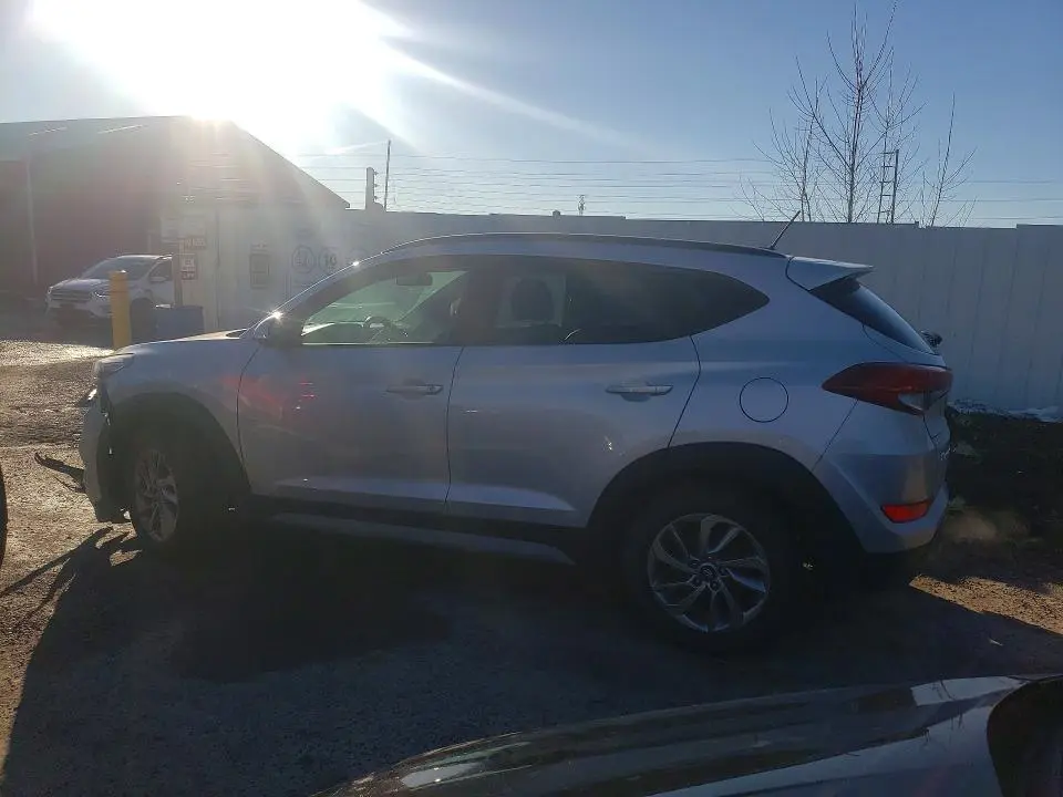 2017 HYUNDAI TUCSON SE  