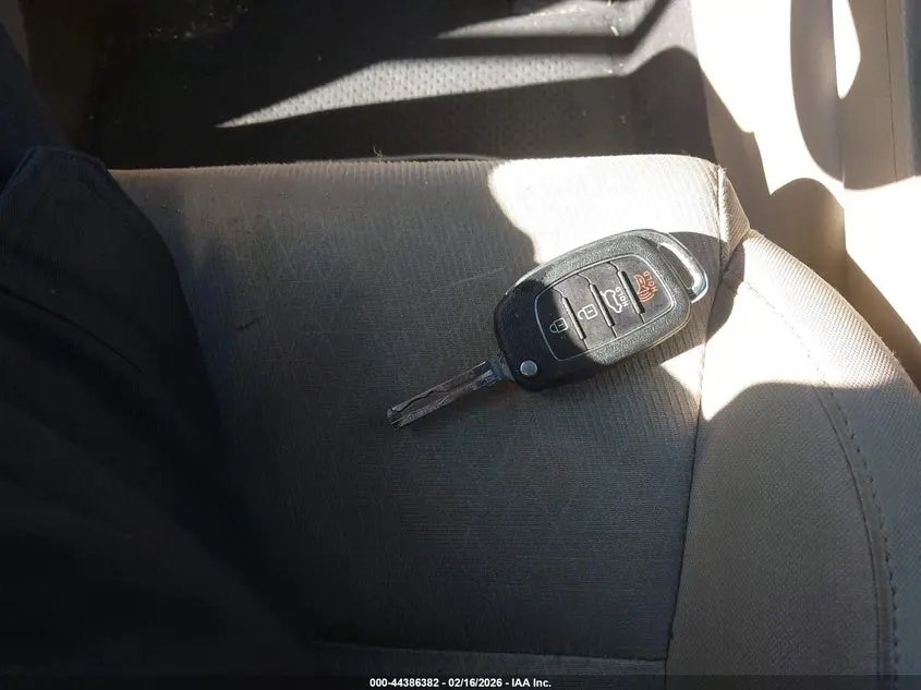 2016 HYUNDAI TUCSON SE