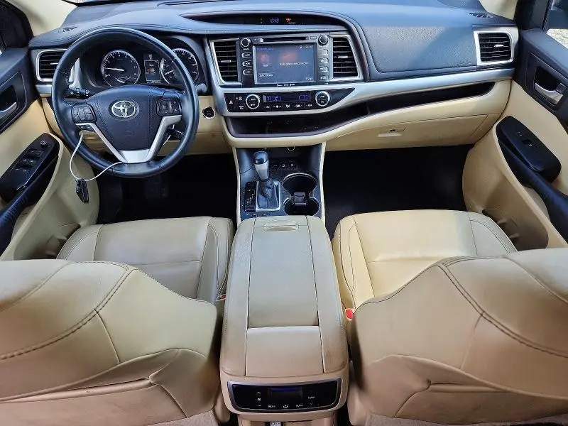 2016 TOYOTA HIGHLANDER XLE  