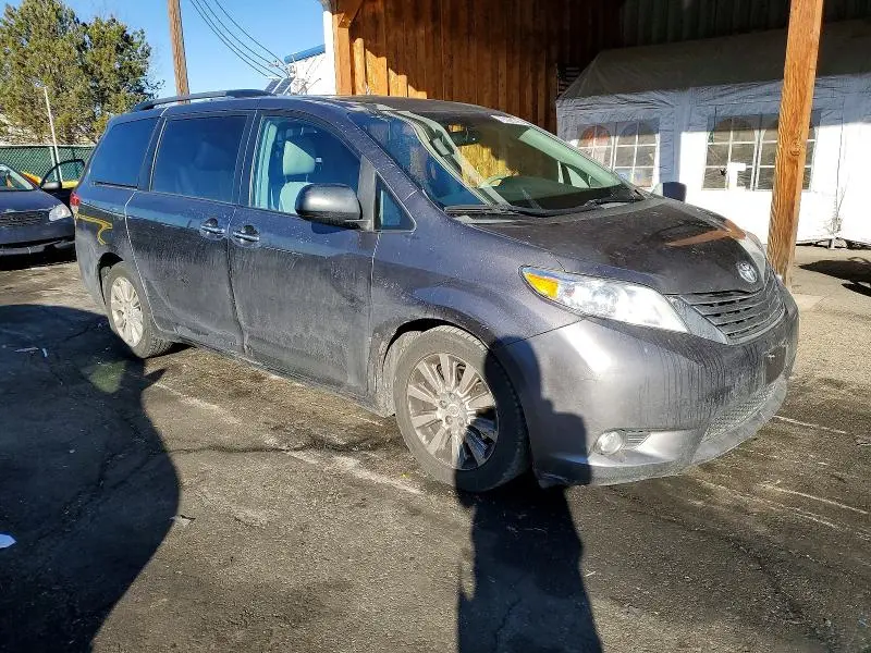 2011 TOYOTA SIENNA XLE  