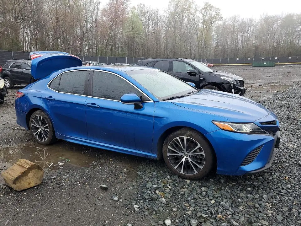 2018 TOYOTA CAMRY SE  