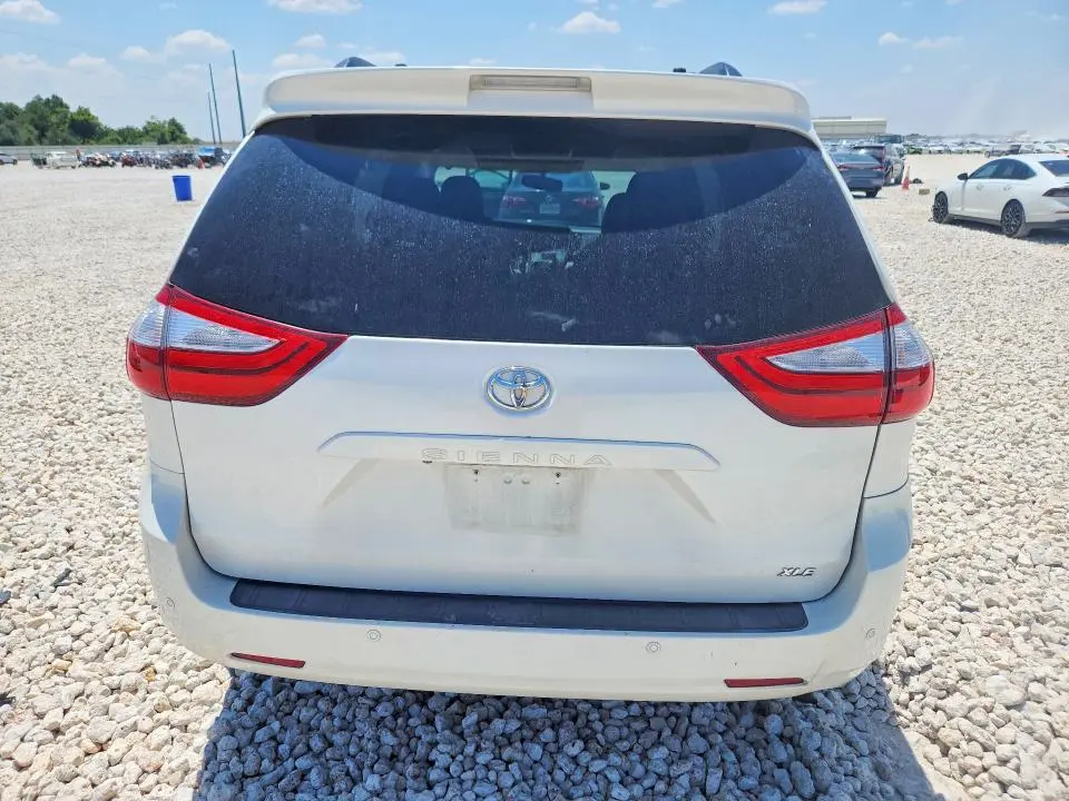 2016 TOYOTA SIENNA XLE 8-PASSENGER  