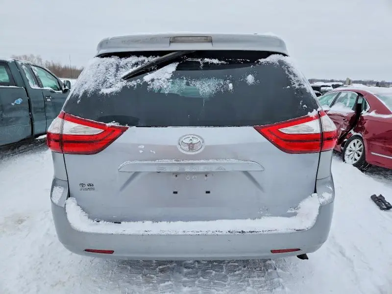 2015 TOYOTA SIENNA LE  