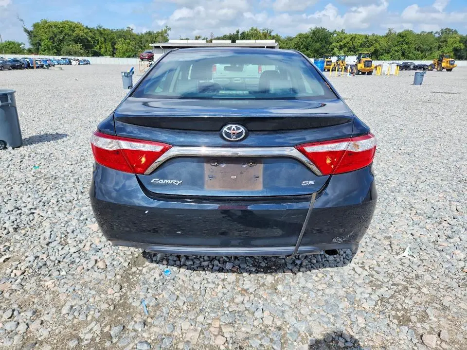 2016 TOYOTA CAMRY SE  