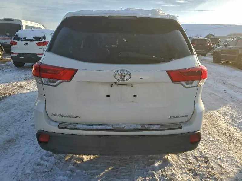 2019 TOYOTA HIGHLANDER SE  
