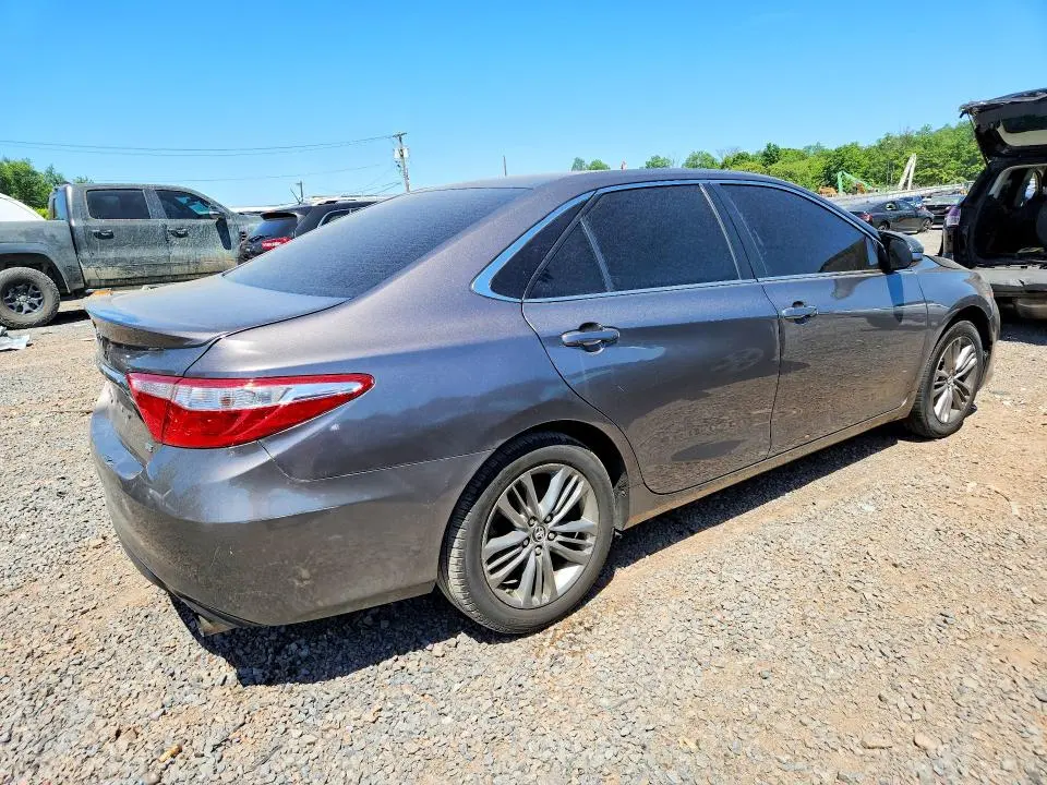 2016 TOYOTA CAMRY SE  