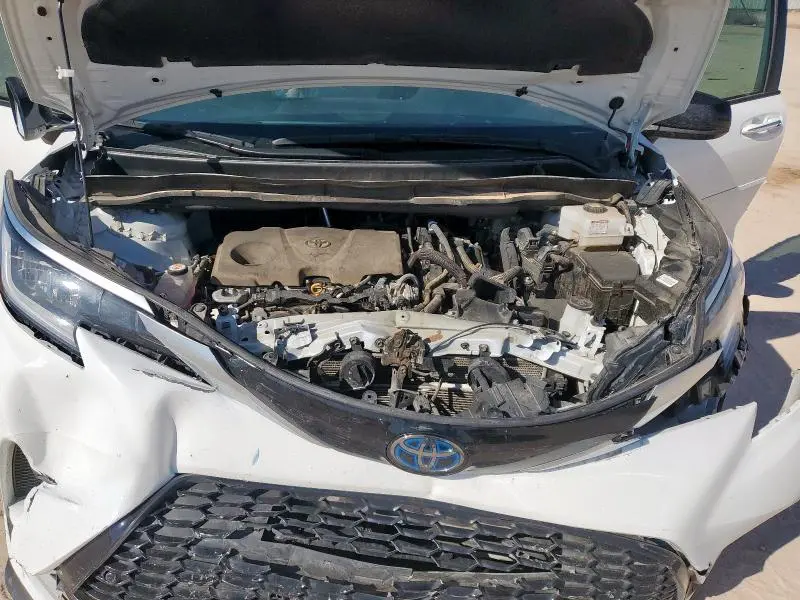 2022 TOYOTA SIENNA XSE  