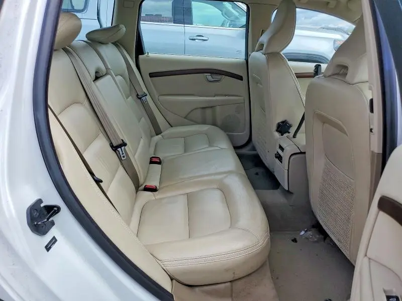 2010 VOLVO XC70 3.2  