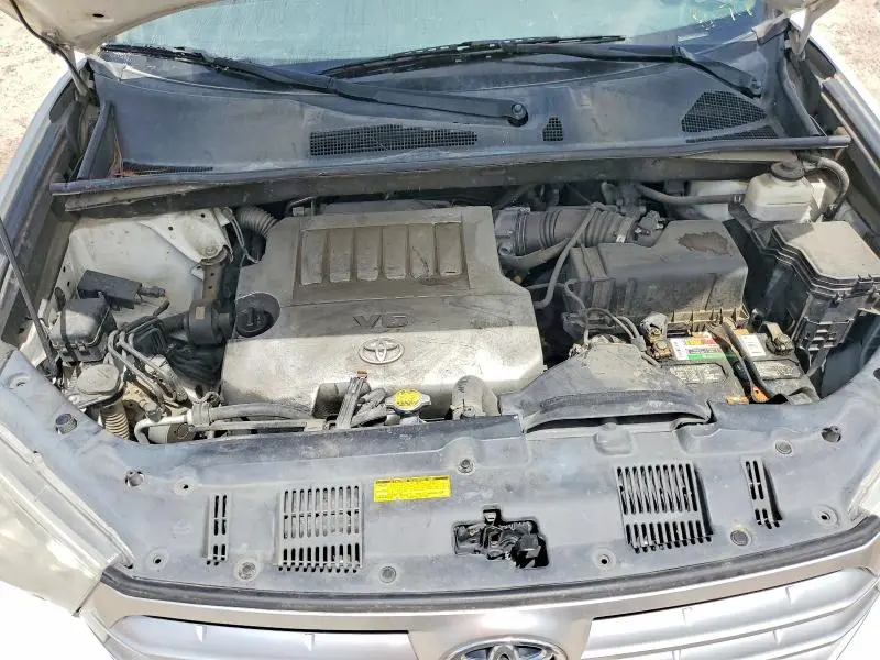 2012 TOYOTA HIGHLANDER SE  