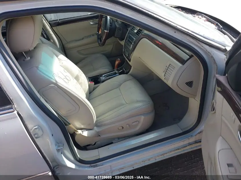 2010 CADILLAC DTS LUXURY COLLECTION