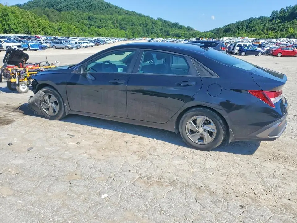 2024 HYUNDAI ELANTRA SE  