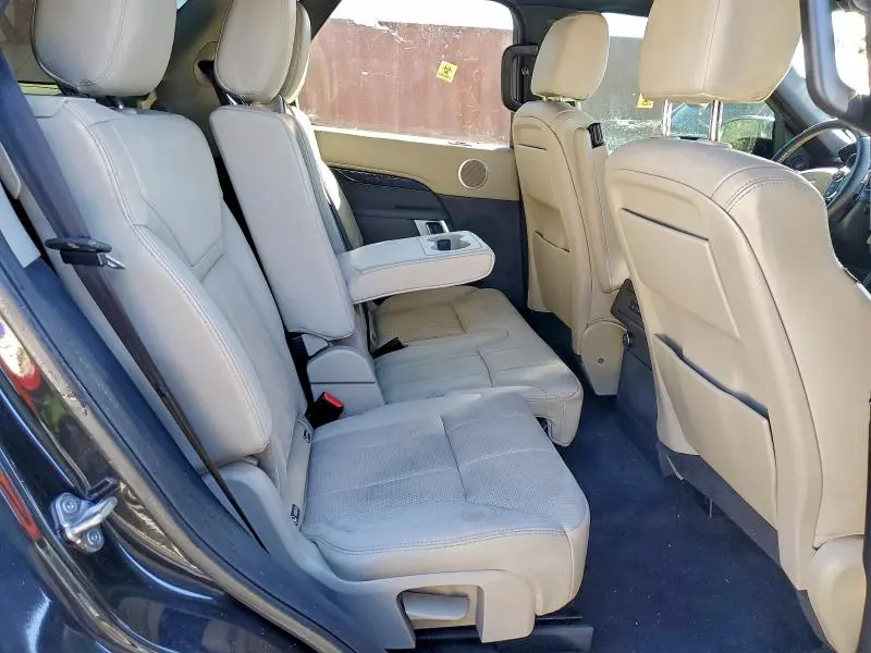 2017 LAND ROVER DISCOVERY SE  