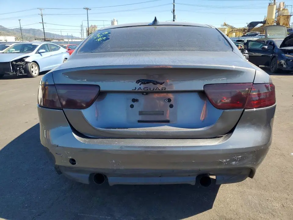 2017 JAGUAR XE PREMIUM  