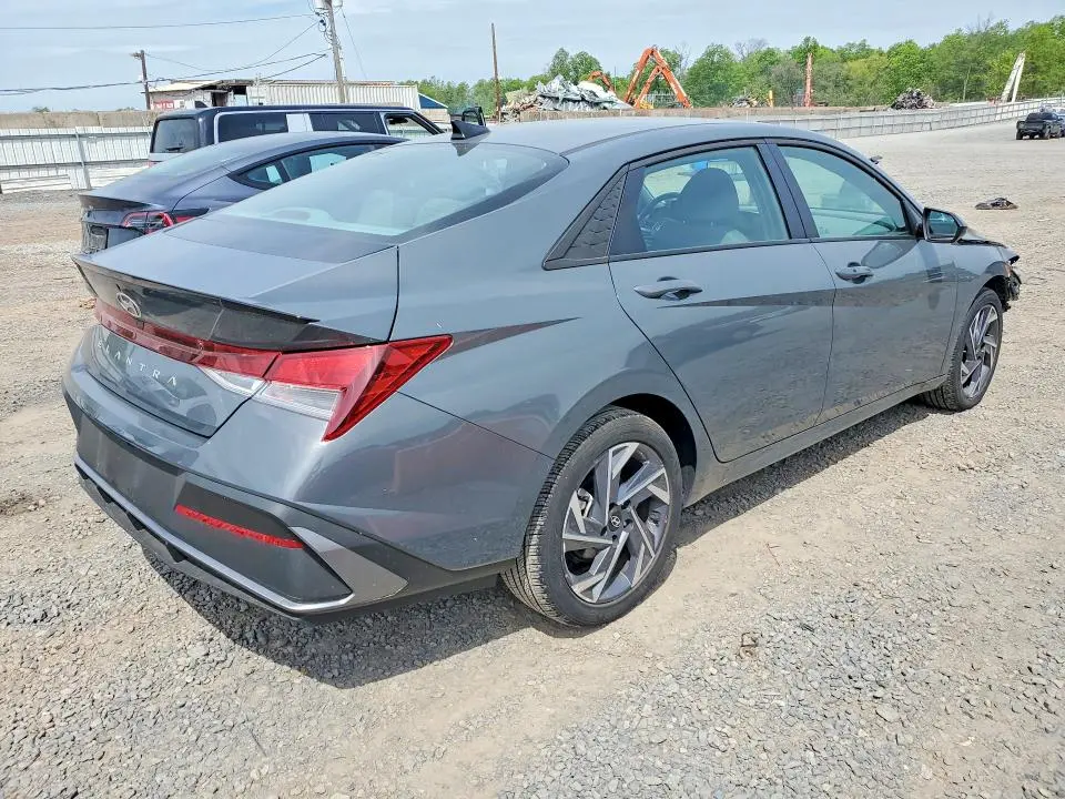 2025 HYUNDAI ELANTRA SEL SPORT  
