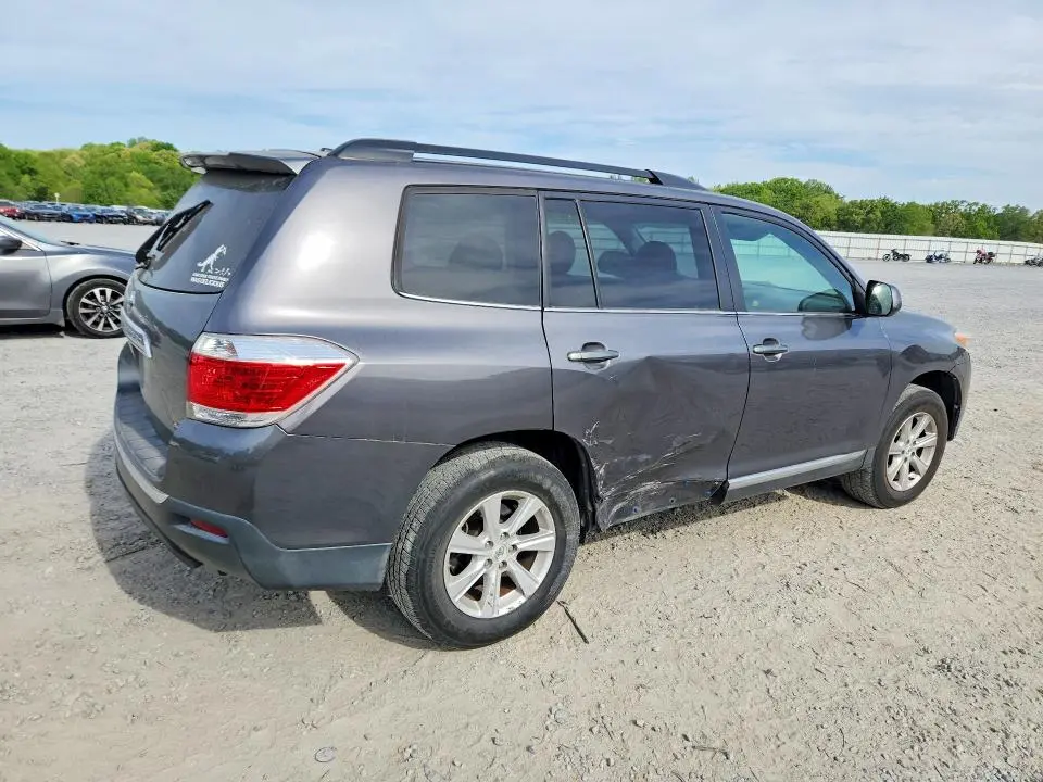 2011 TOYOTA HIGHLANDER SE  
