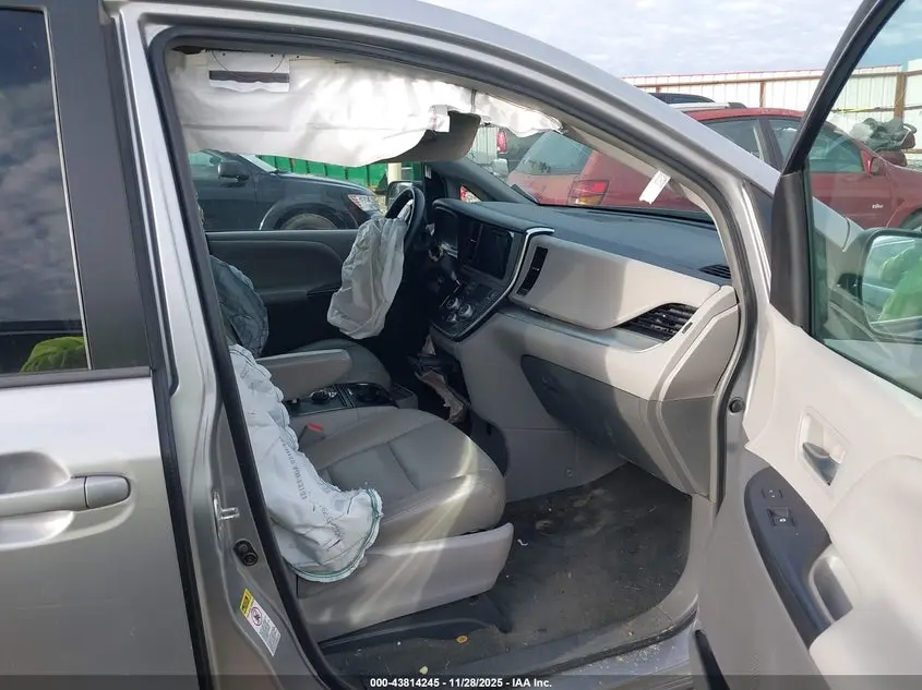 2015 TOYOTA SIENNA LE 8 PASSENGER