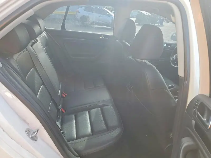 2010 VOLKSWAGEN JETTA SE  