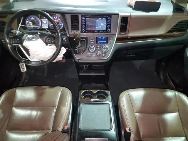 2020 TOYOTA SIENNA XLE  
