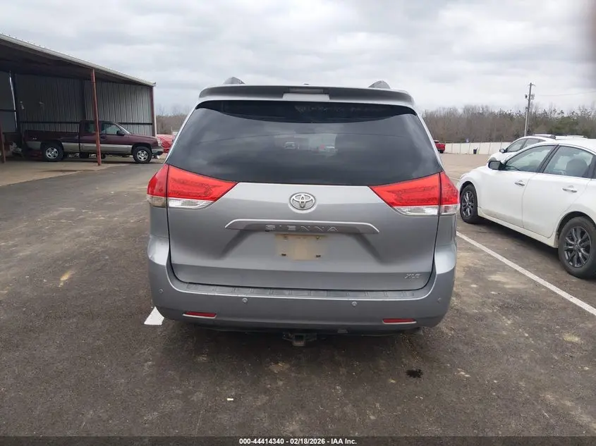 2013 TOYOTA SIENNA XLE V6 8 PASSENGER