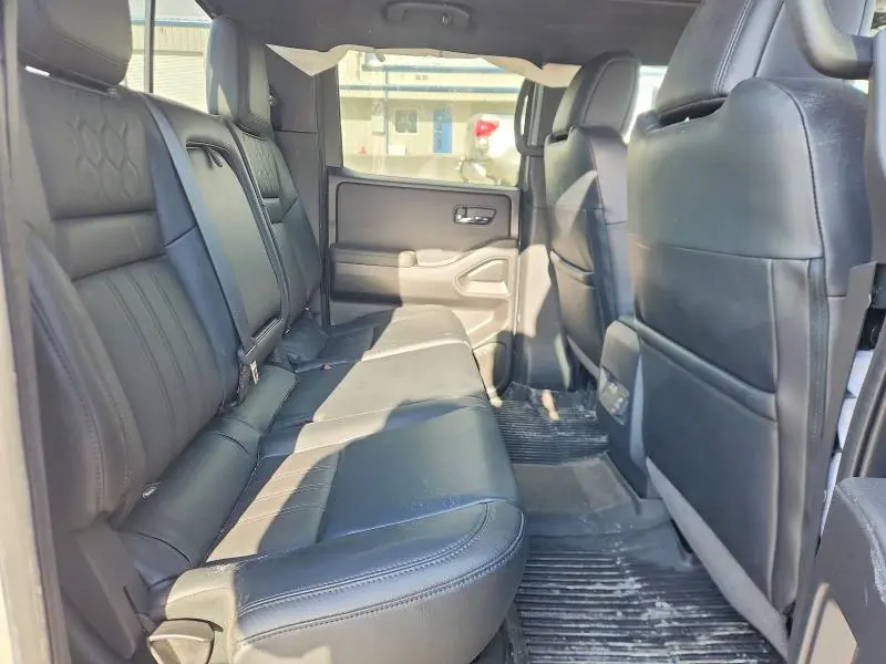 2022 NISSAN FRONTIER S  