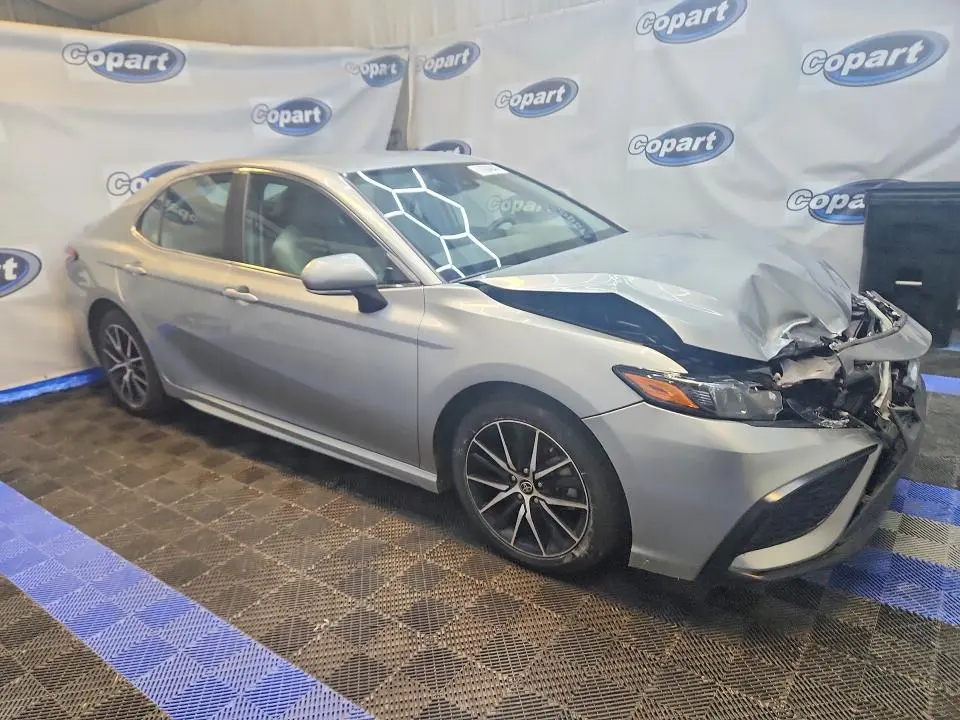 2022 TOYOTA CAMRY SE  