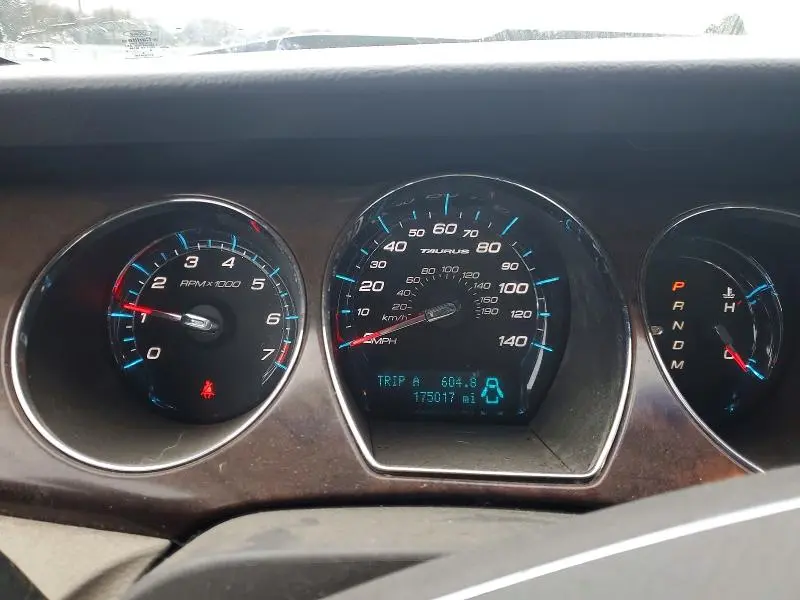 2010 FORD TAURUS SEL  