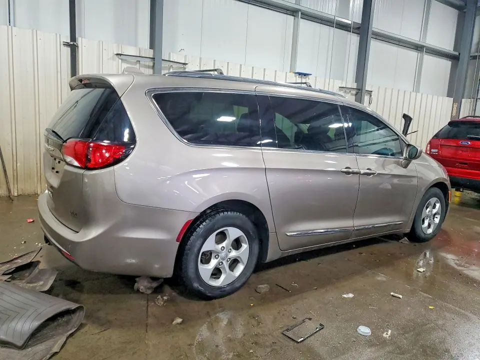 2017 CHRYSLER PACIFICA TOURING L PLUS  